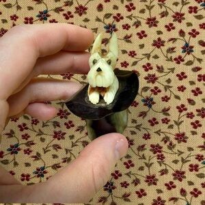 Handcrafted Small Pet Figurine - trinket 🎩 🐶